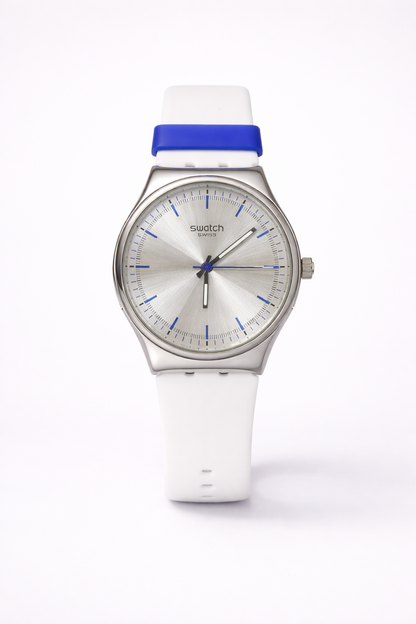 Montre Swatch Swiss Élégante – Cadran Argenté & Détails Bleus | Bracelet Blanc & Bleu | DABSHY