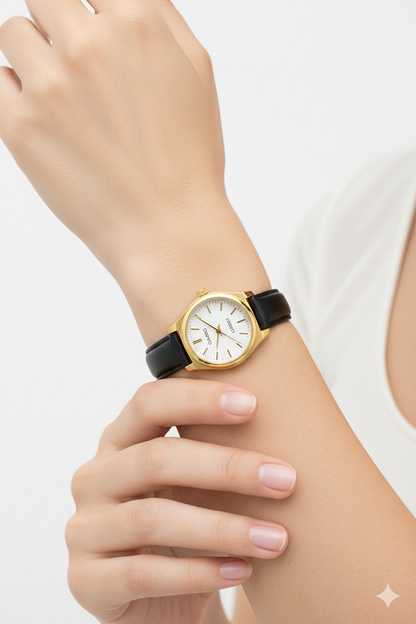 Montre Casio Classique – Boîtier Doré, Cadran Noir Texturé & Bracelet en Cuir