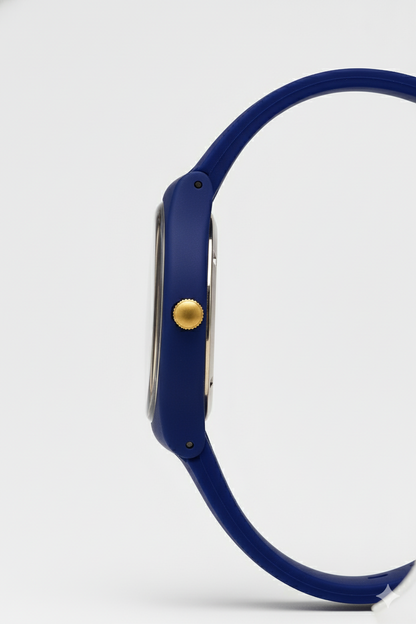 Montre Swatch Bleue Marine Élégante avec Détails Dorés